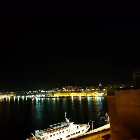 بيت للعطل Moco, Modern Comfort In Historic Of