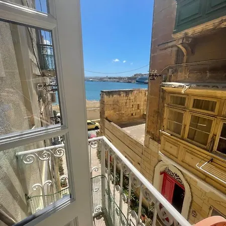 بيت للعطل Moco, Modern Comfort In Historic Of *