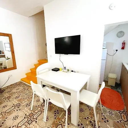 Moco, Modern Comfort In Historic Of * Senglea