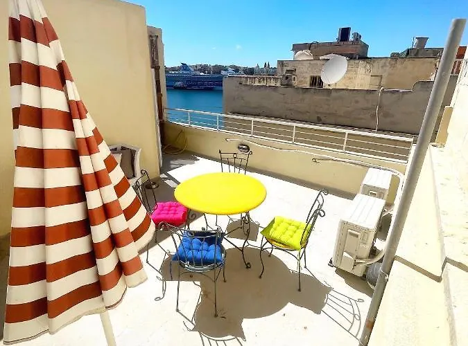 Moco, Modern Comfort In Historic Of * Senglea