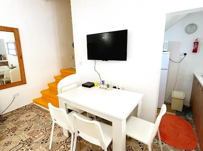 Moco, Modern Comfort In Historic Of * Senglea