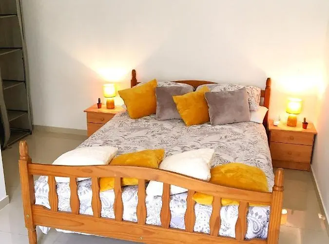 Moco, Modern Comfort In Historic Of Senglea